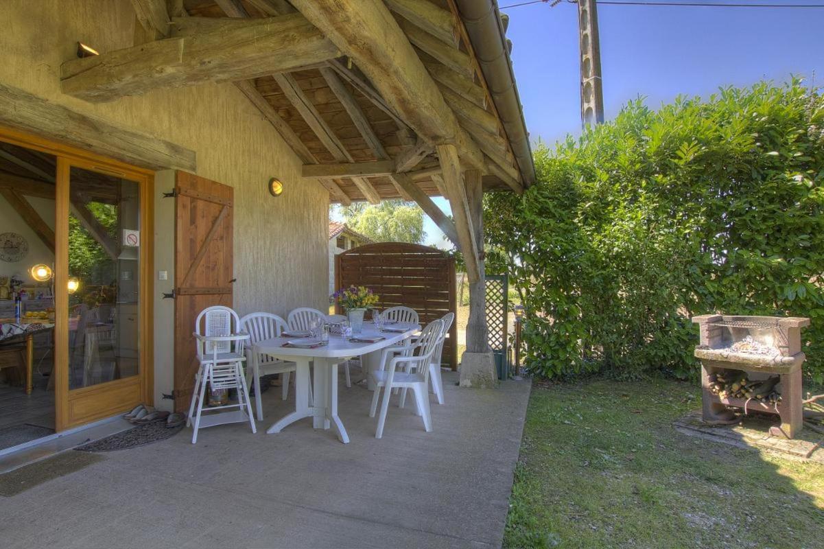 Gite De La Jument Grise Lescheroux Exterior foto